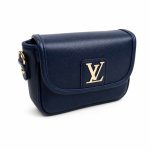 کیف دخترانه دستی پاسپورتی برند LOUIS VUITTON - تصویر 4